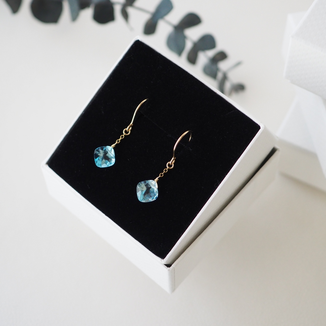 ブルートパーズピアス