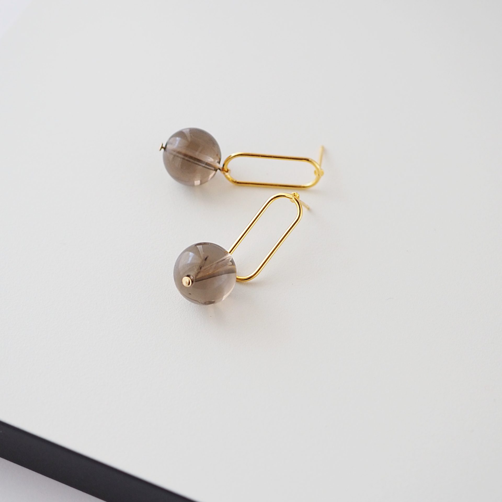 スモーキークォーツピアス