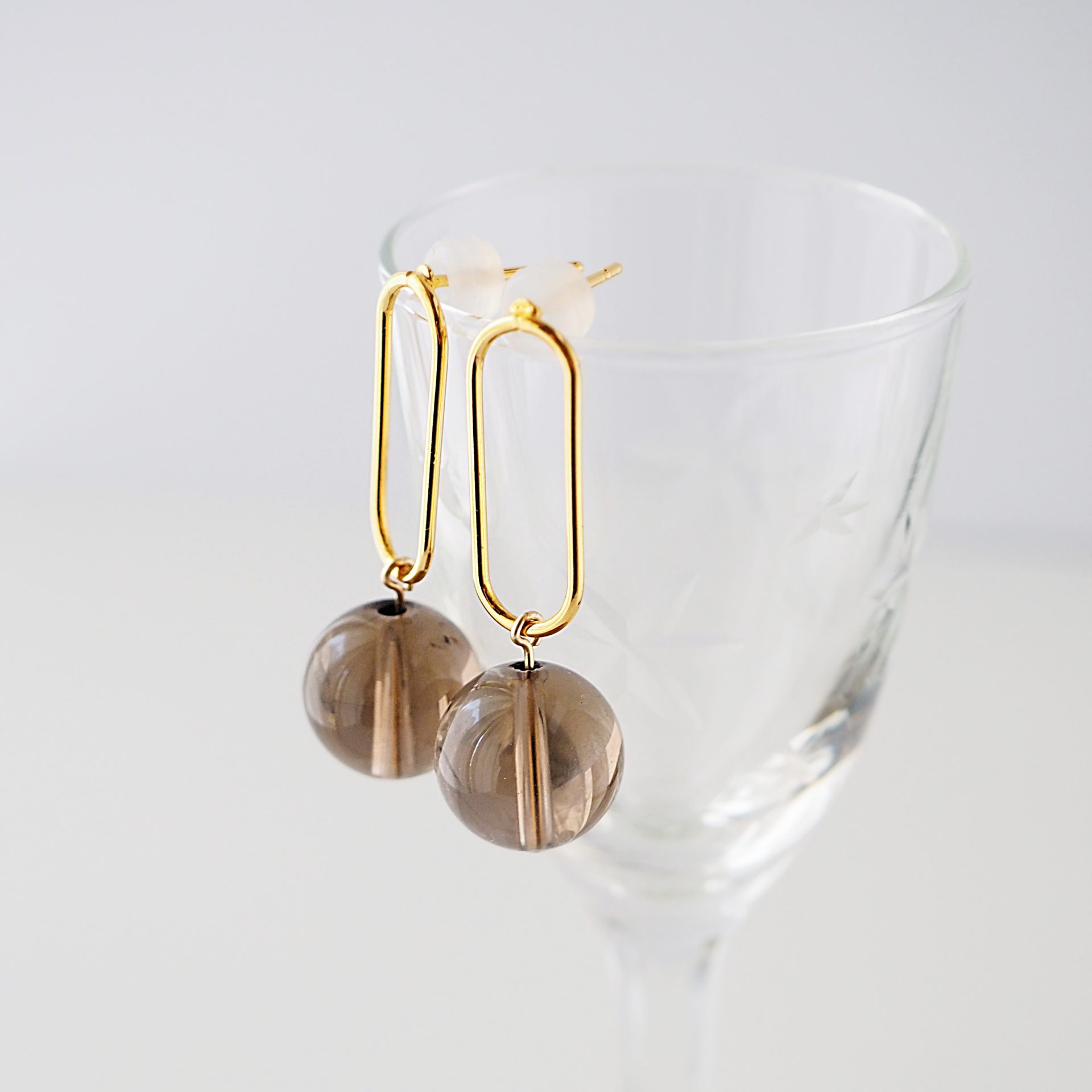 スモーキークォーツピアス