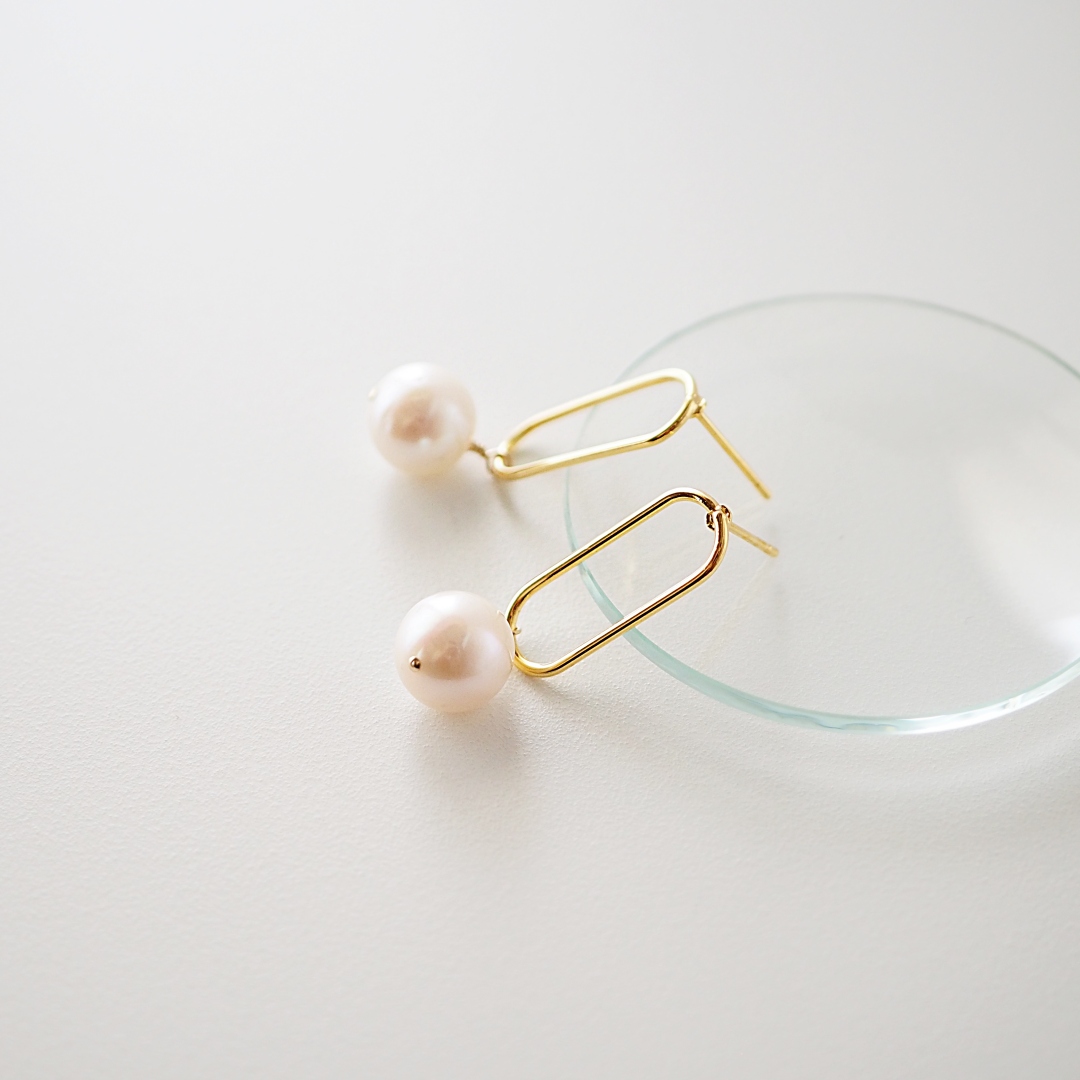 6月の誕生石淡水パールピアス