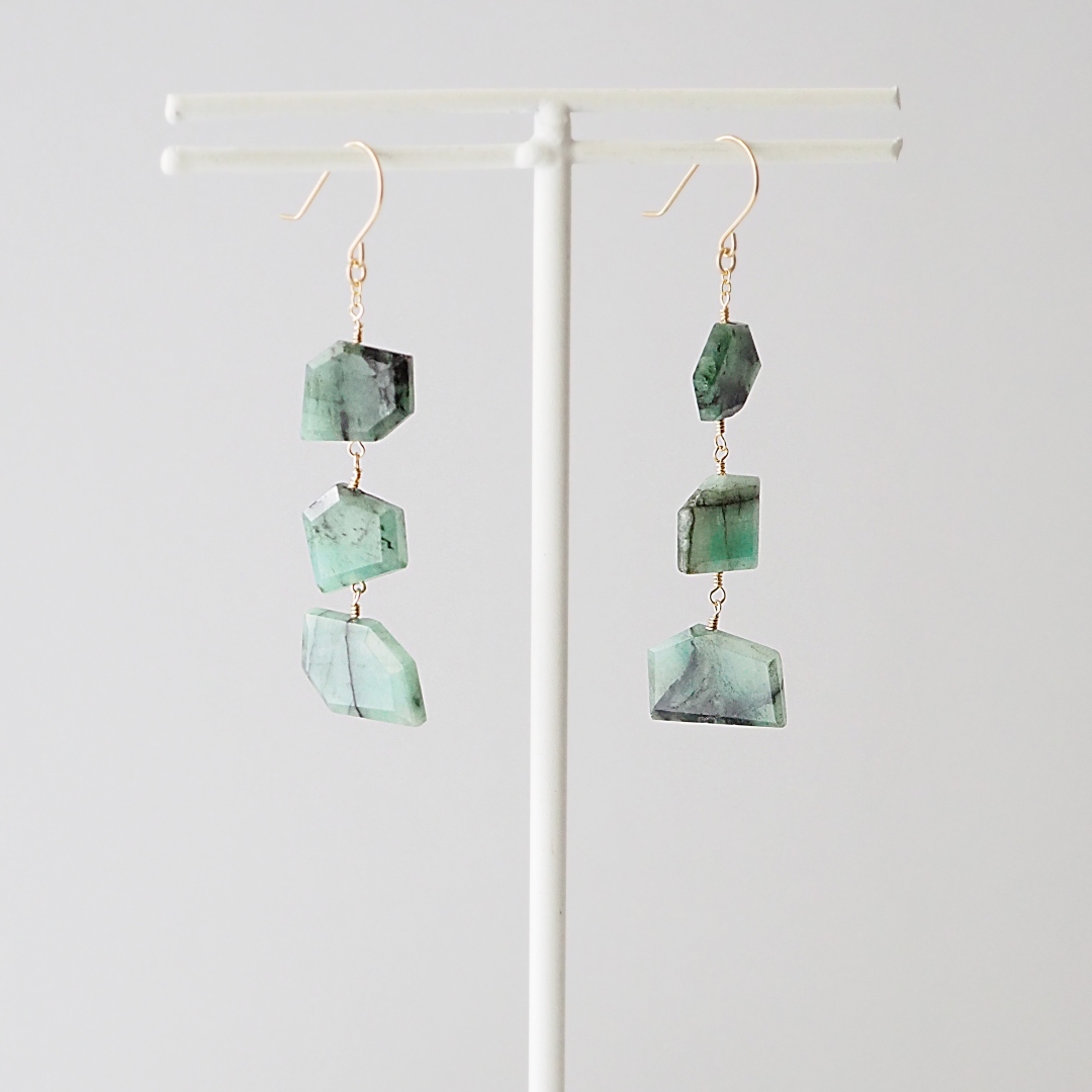 5月の誕生石エメラルドピアス