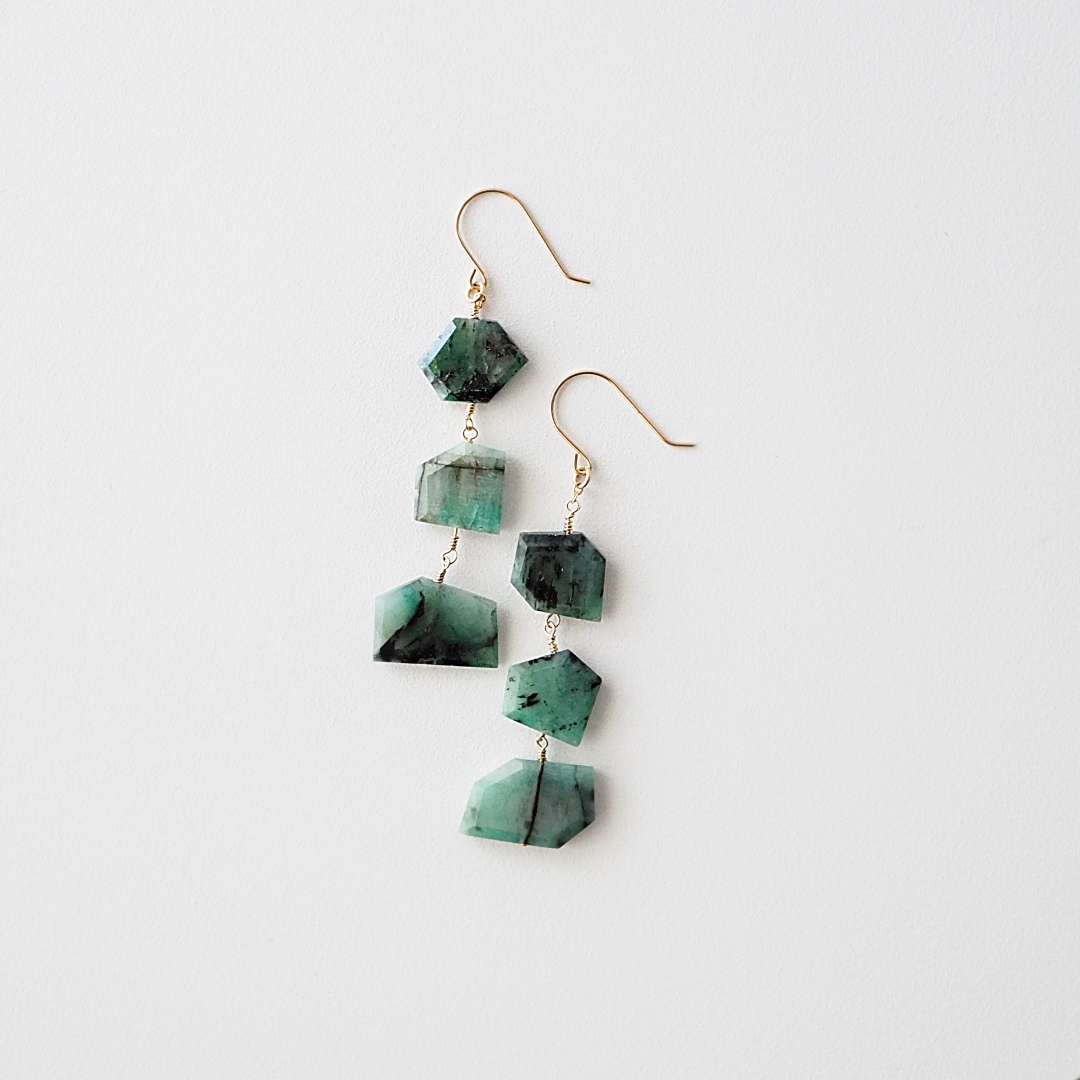 5月の誕生石エメラルドピアス