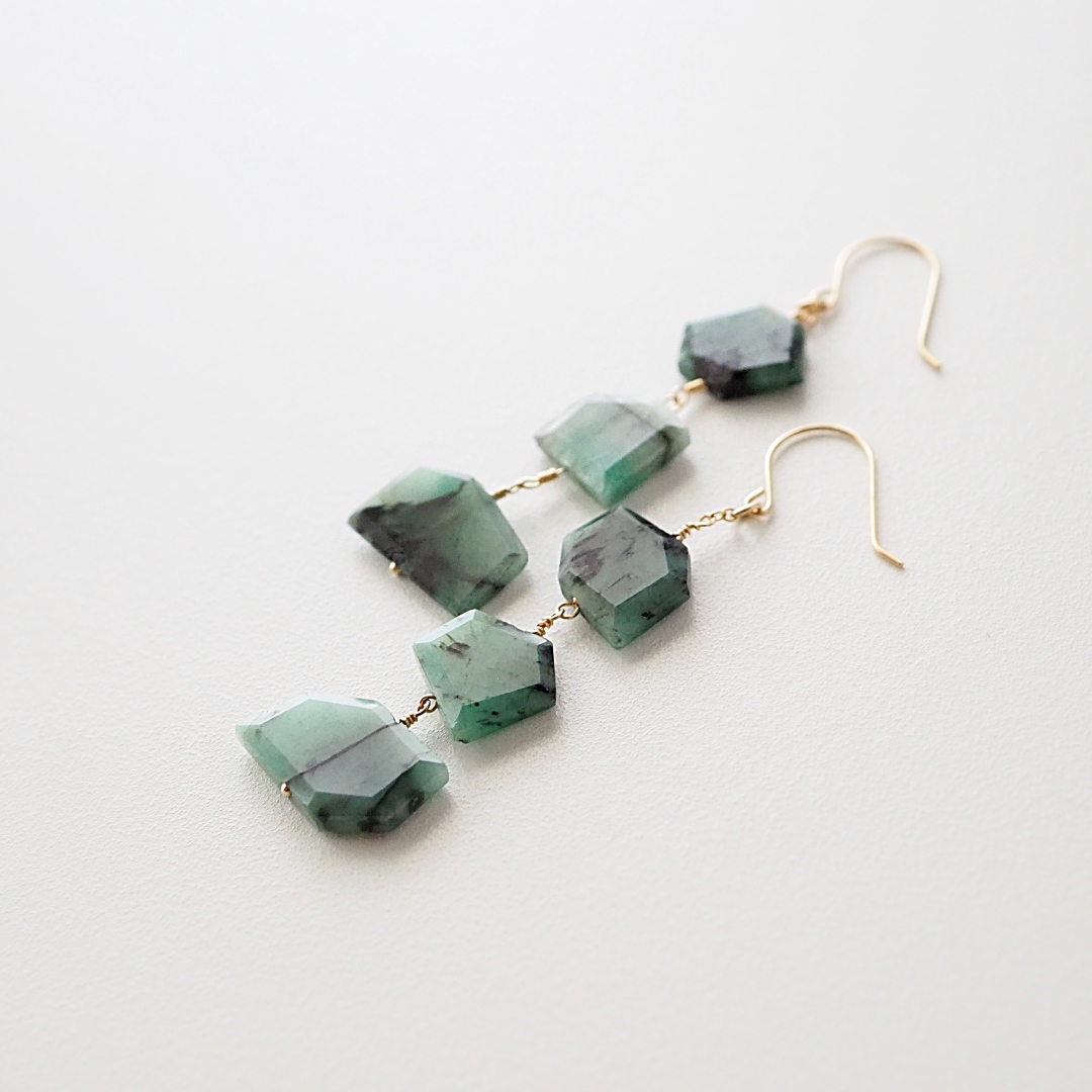 5月の誕生石エメラルドピアス