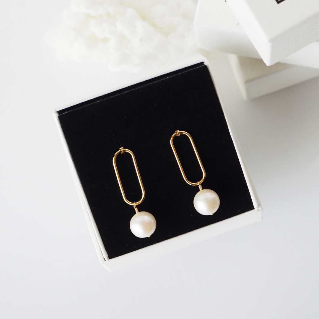 6月の誕生石淡水パールピアス