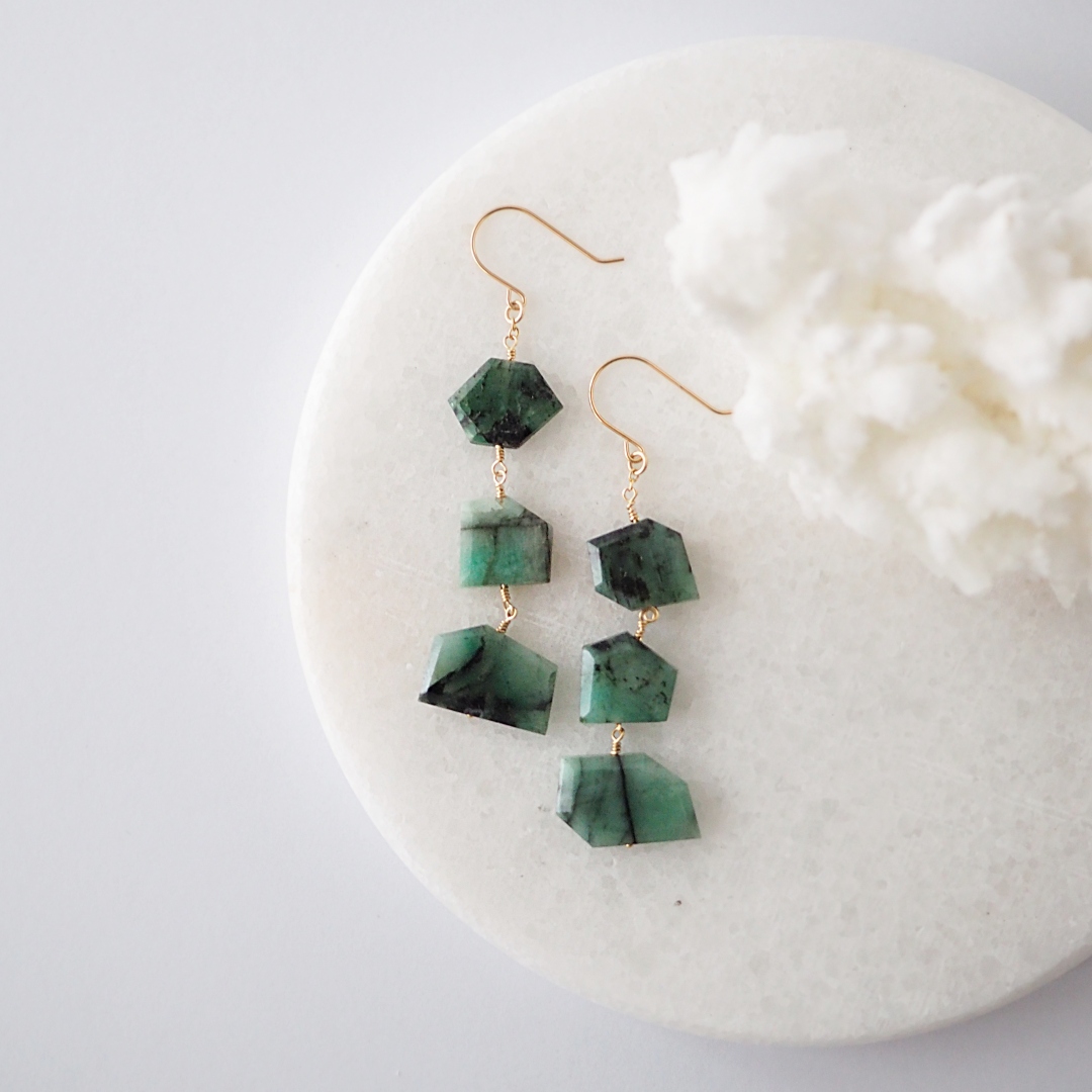 5月の誕生石エメラルドピアス