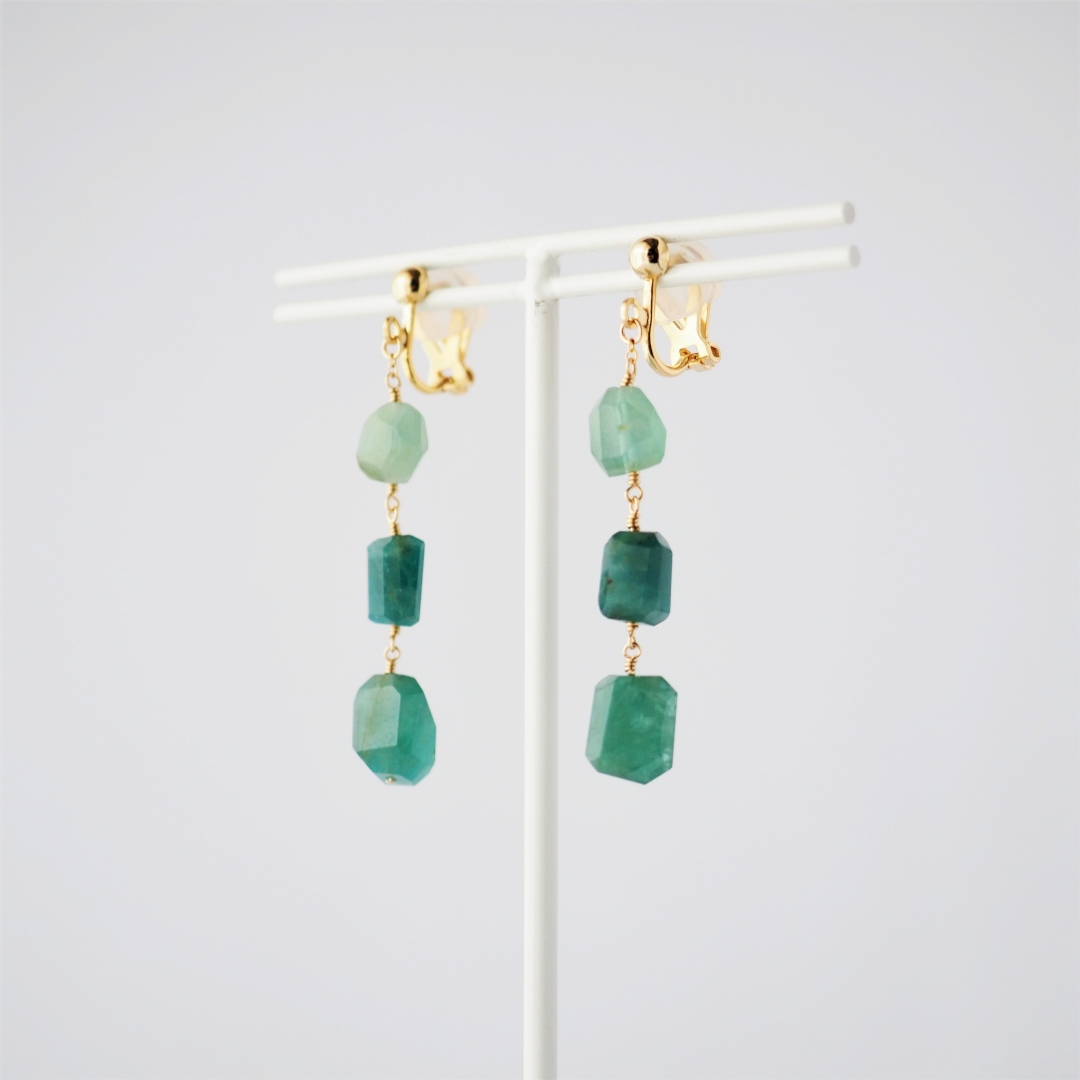 グランディディエライトイヤリング