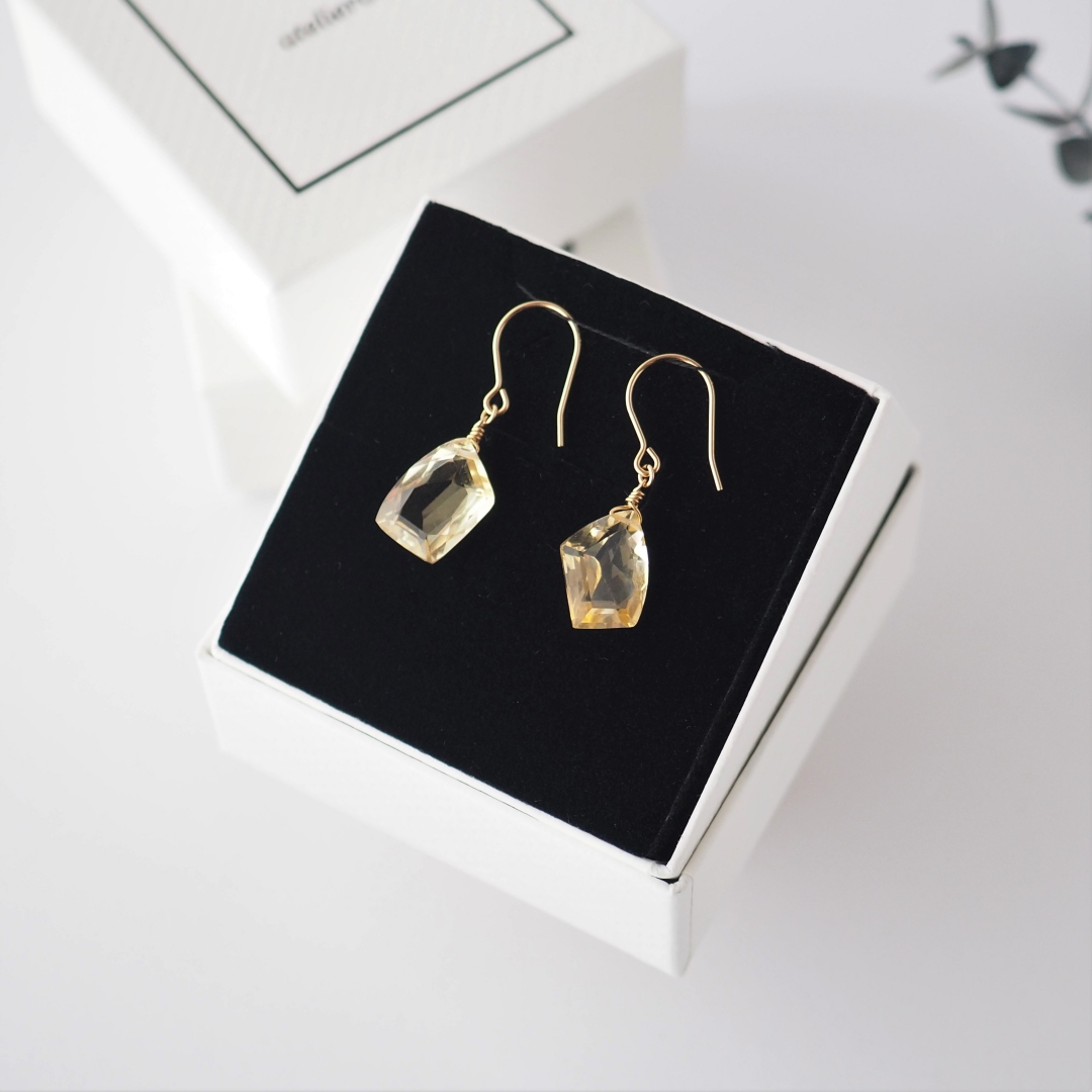 11月の誕生石 / シトリンピアス