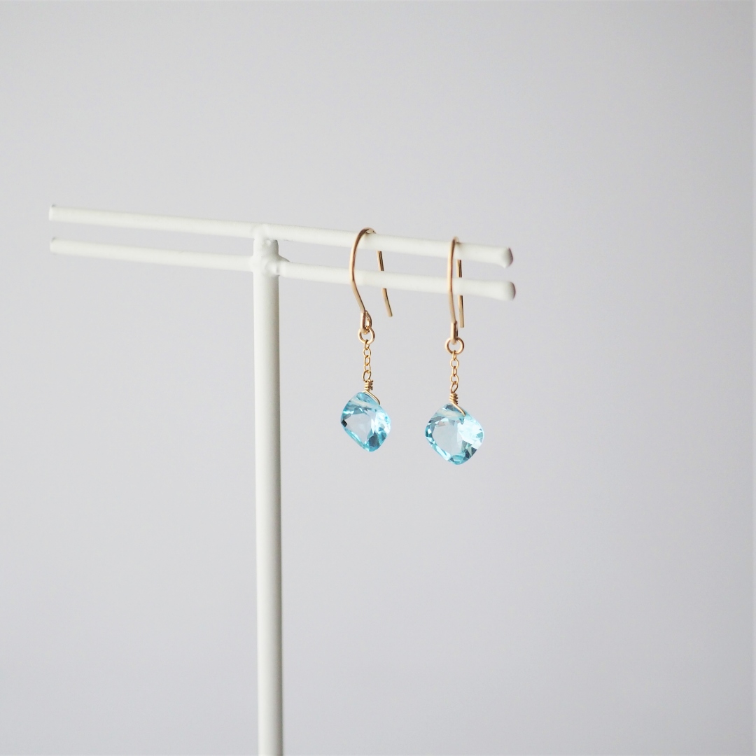 ブルートパーズピアス