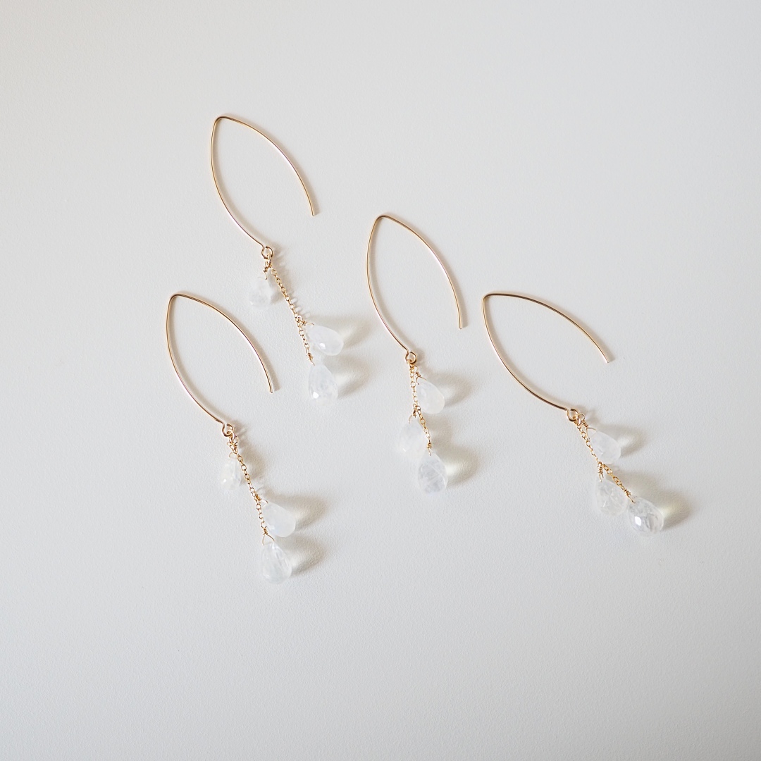 6月の誕生石 / レインボームーンストーンピアス