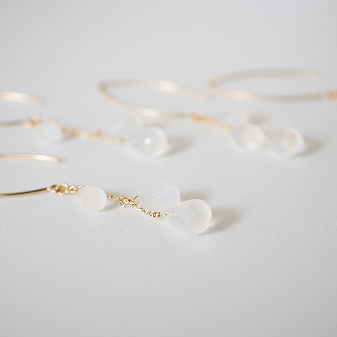 6月の誕生石 / レインボームーンストーンピアス