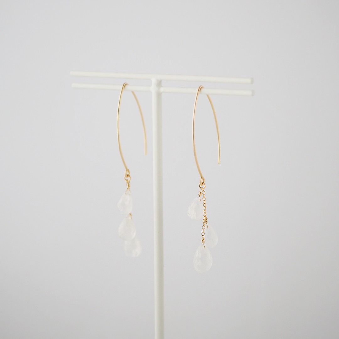 6月の誕生石 / レインボームーンストーンピアス