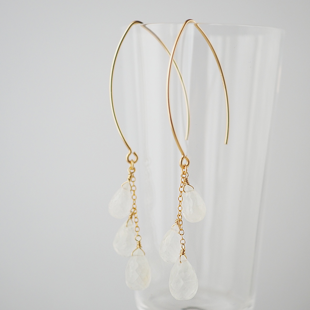 6月の誕生石 / レインボームーンストーンピアス