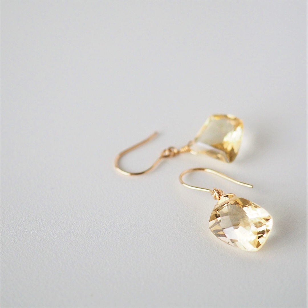 11月の誕生石 / シトリンピアス