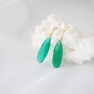 グリーンオニキスピアス