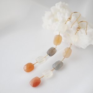 ムーンストーンピアス