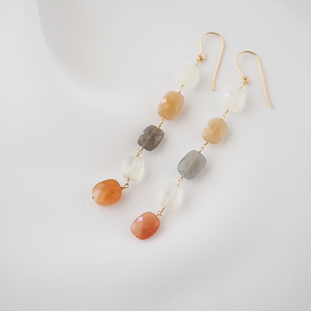 ムーンストーンピアス