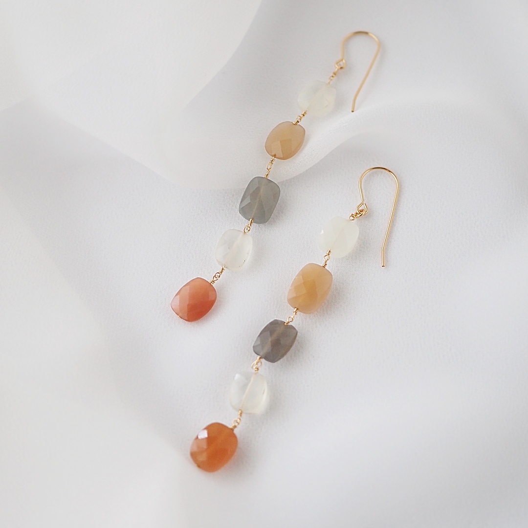 ムーンストーンピアス