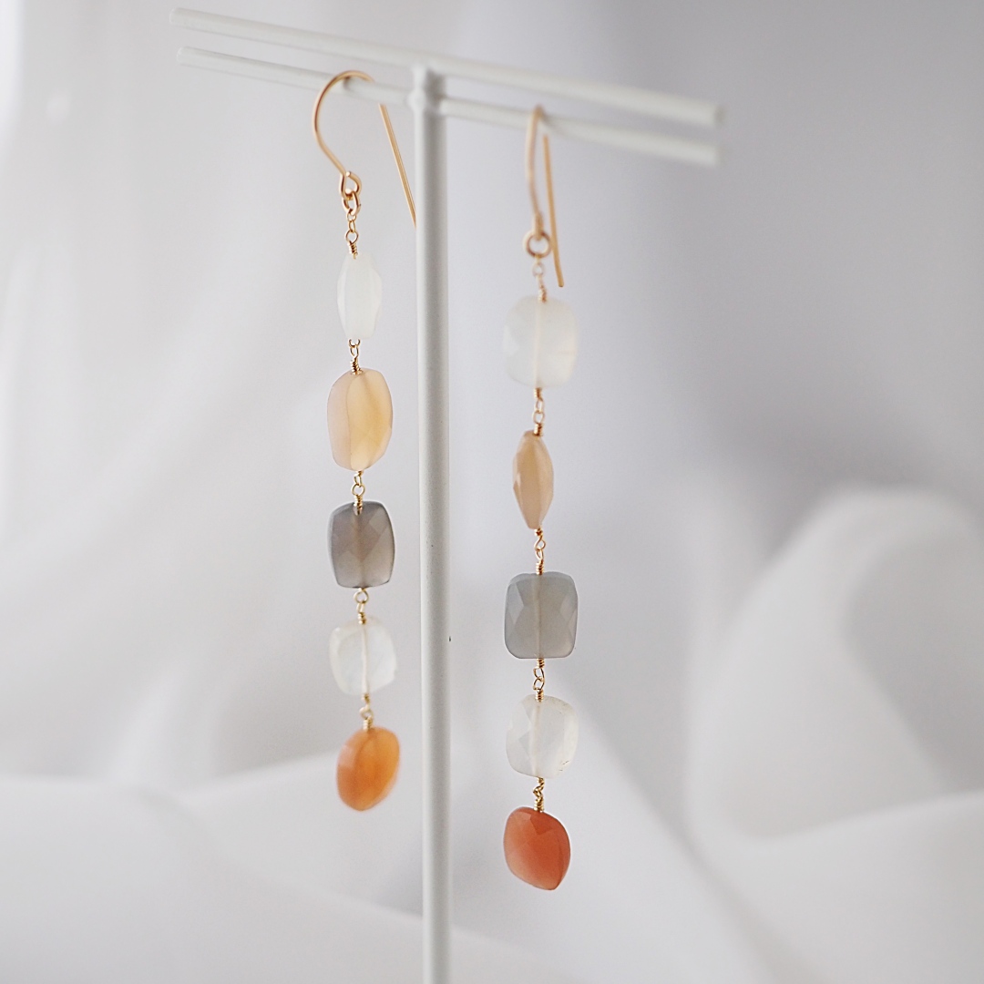 ムーンストーンピアス