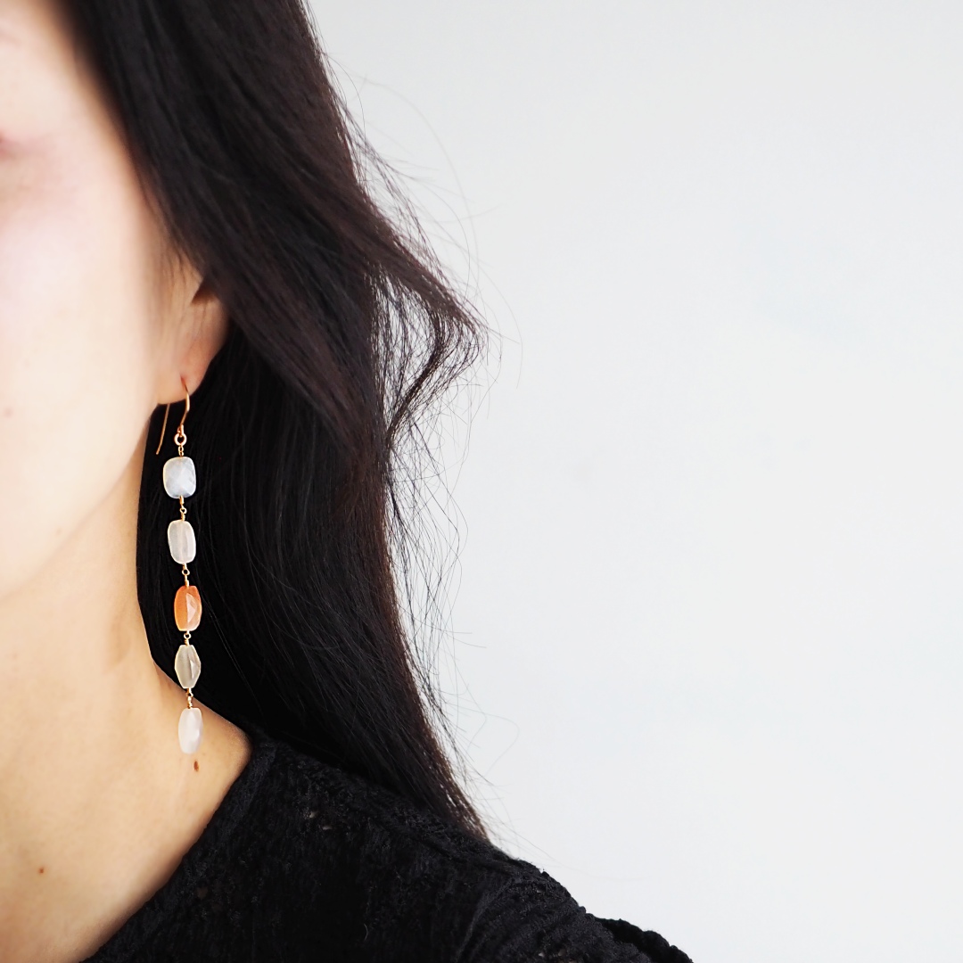 ムーンストーンピアス