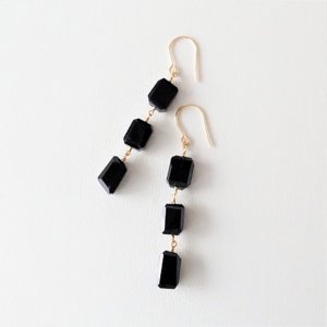 ブラックスピネルピアス