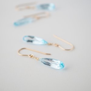 11月の誕生石 / スカイブルートパーズピアス