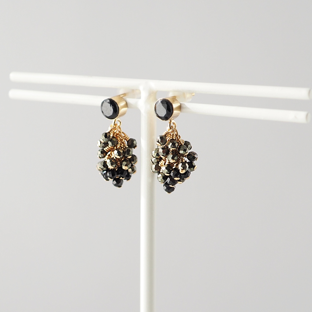 ブラックスピネル＆パイライトピアス