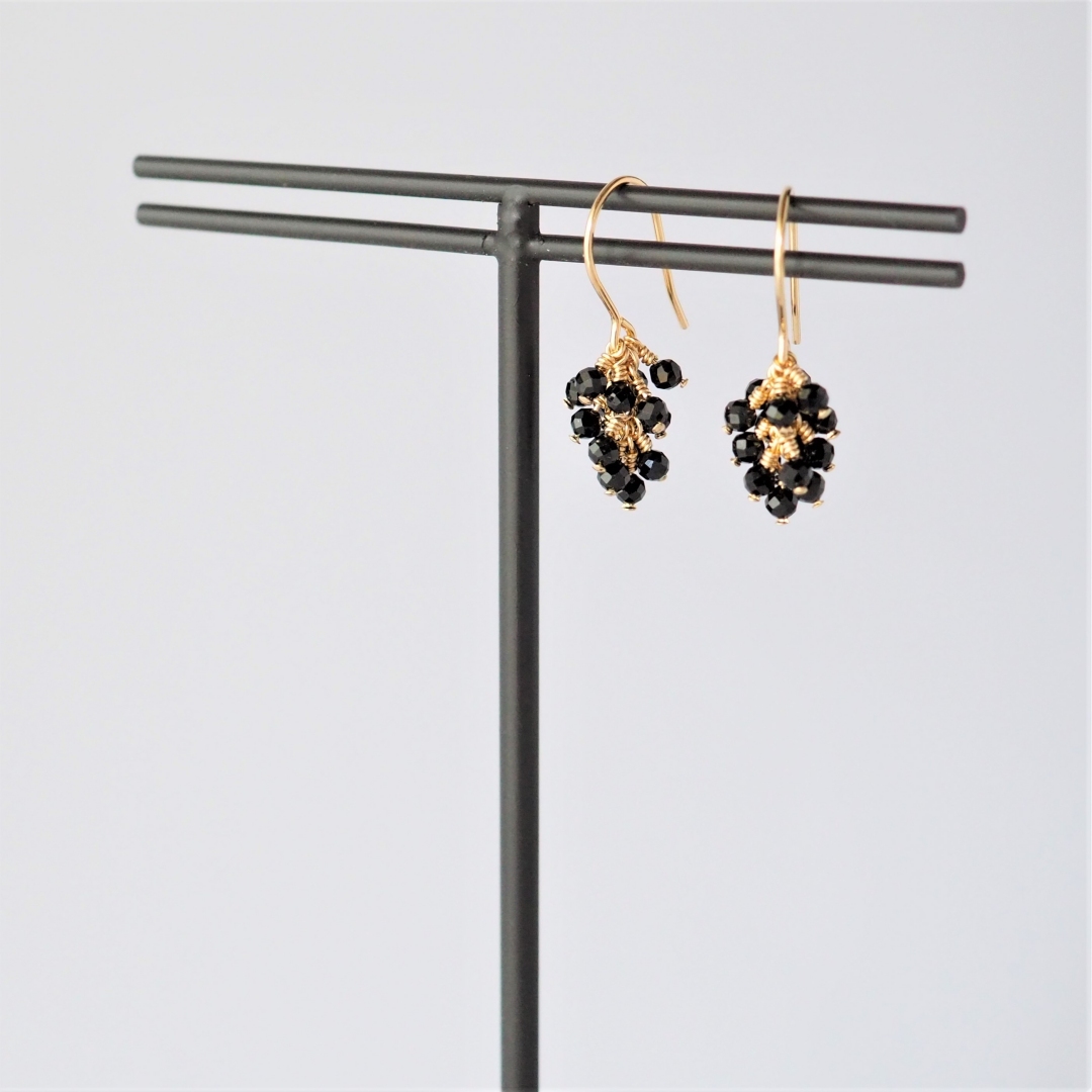 ブラックスピネルピアス