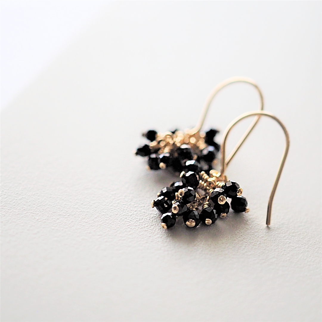 ブラックスピネルピアス
