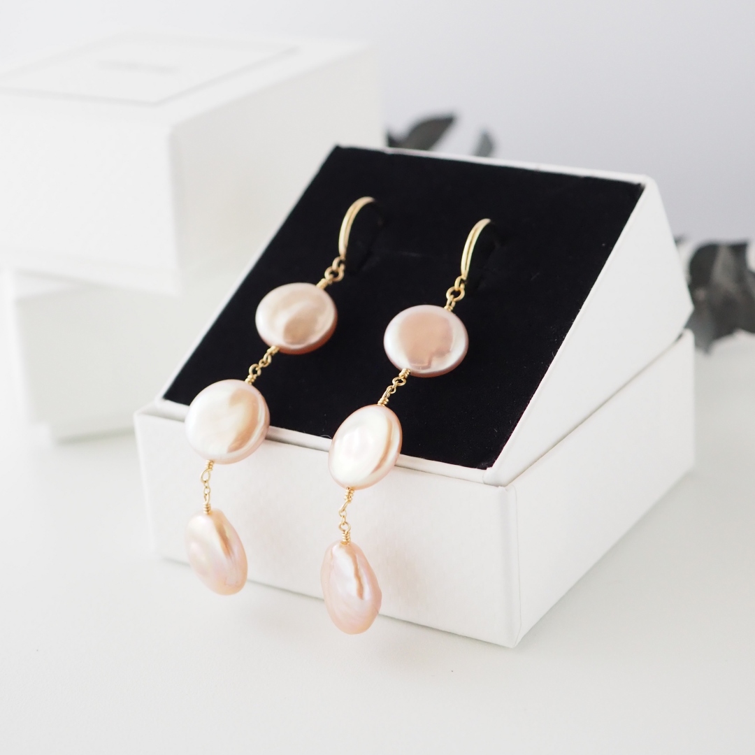 6月の誕生石 / 淡水パールピアス / コイン