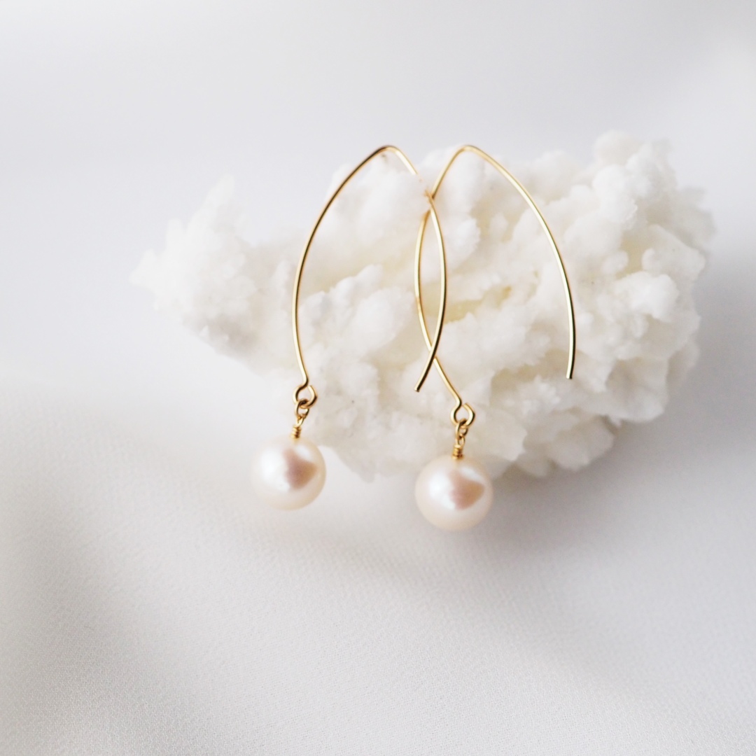 6月の誕生石 / 淡水パールピアス