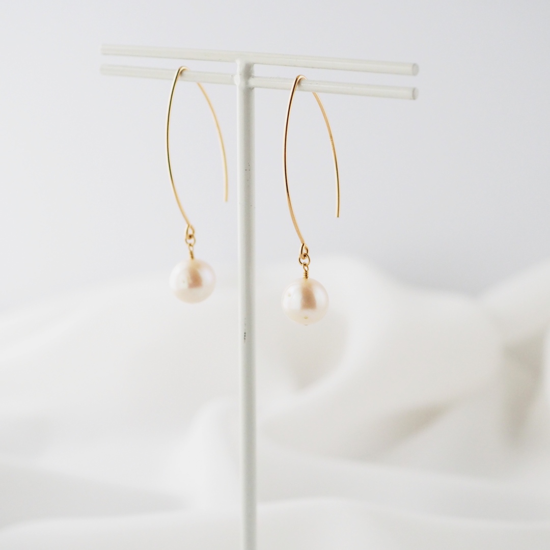 6月の誕生石 / 淡水パールピアス