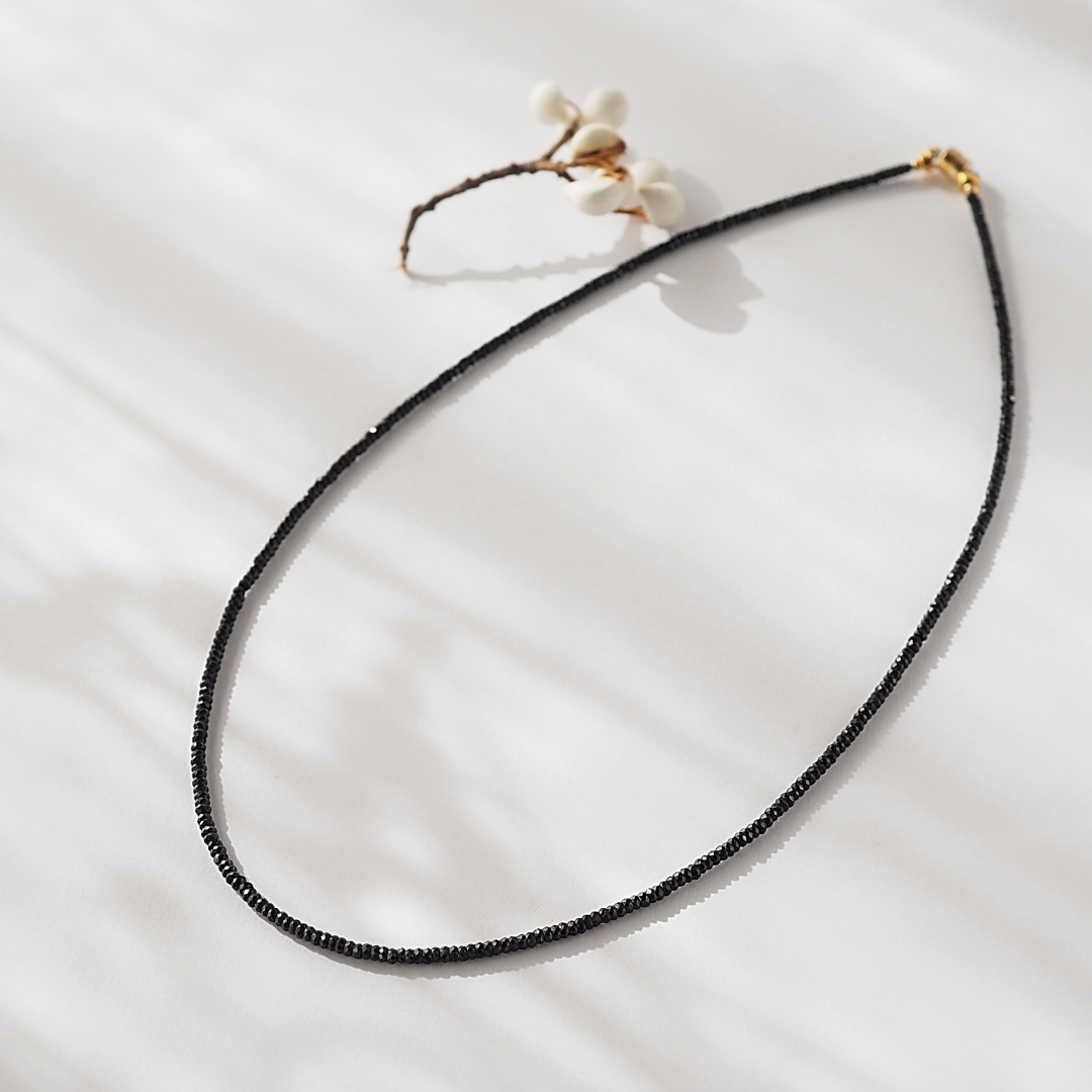 8月の誕生石ブラックスピネルネックレス