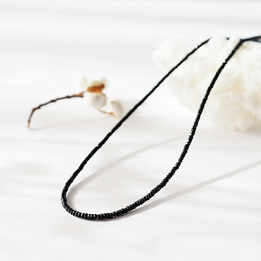 8月の誕生石ブラックスピネルネックレス