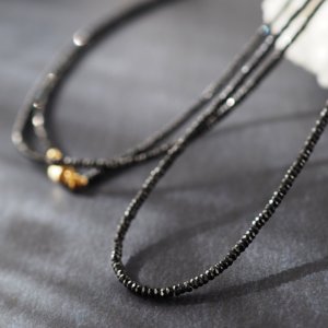 8月の誕生石ブラックスピネルネックレス