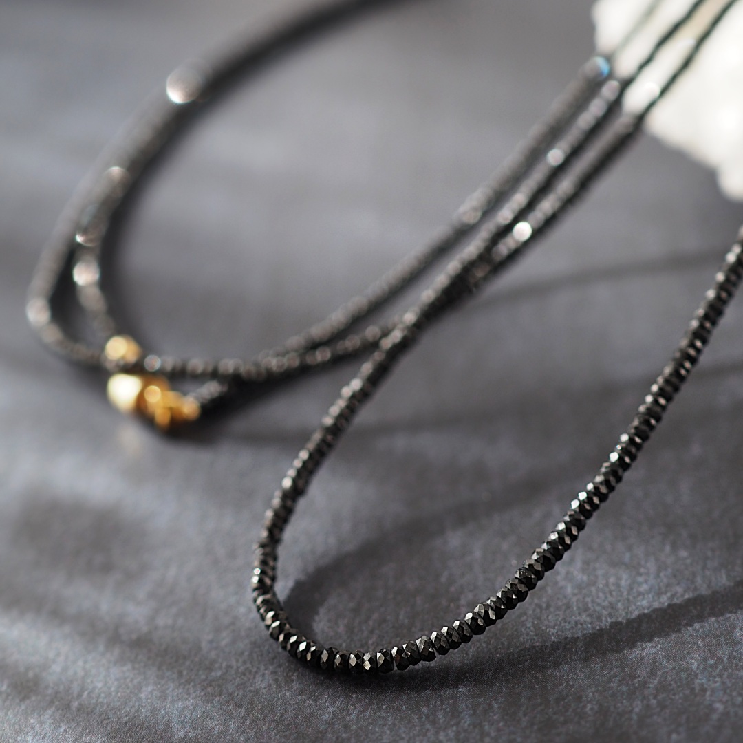 8月の誕生石ブラックスピネルネックレス